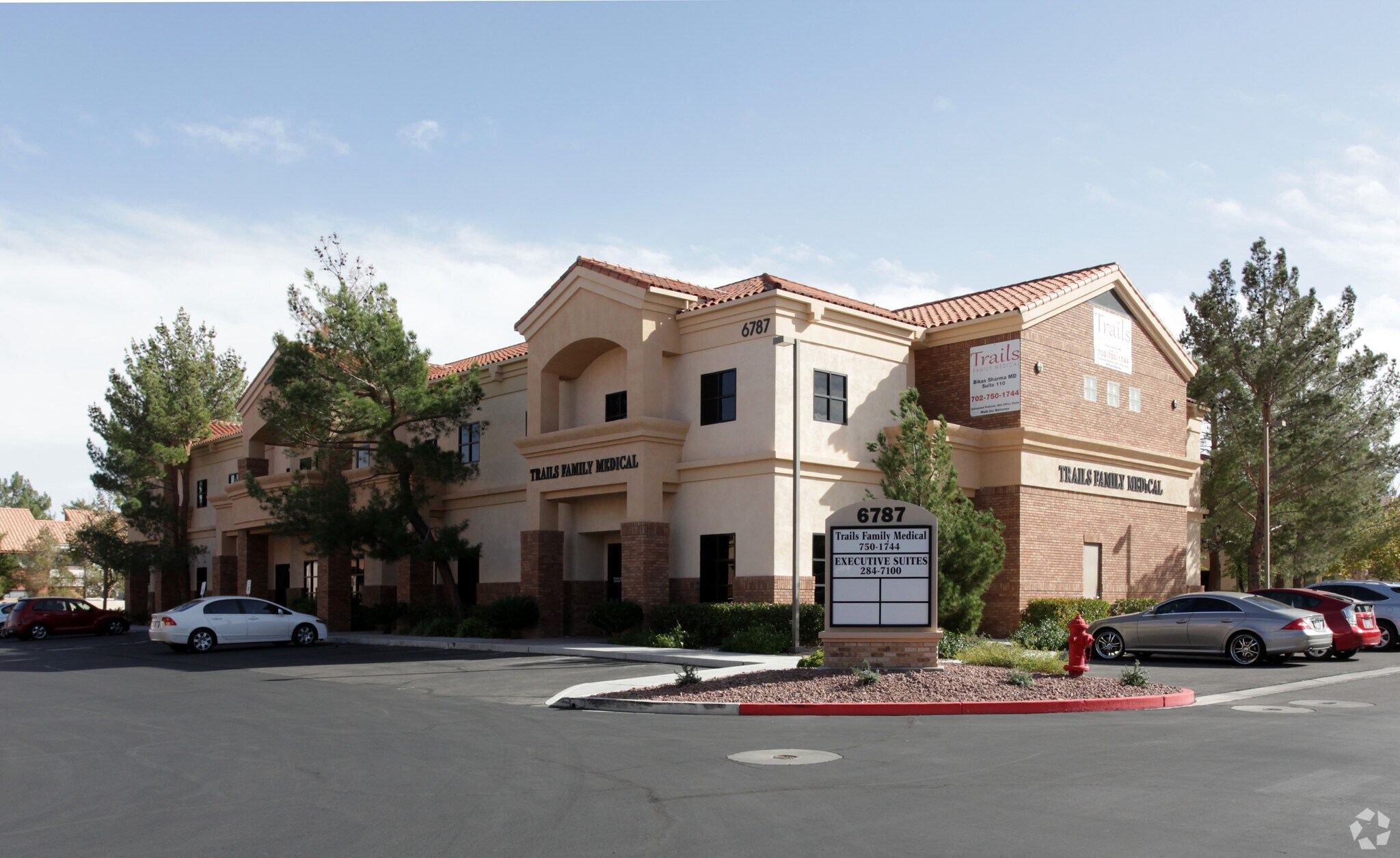 6787 W Tropicana Ave, Las Vegas, NV à louer Photo principale– Image 1 sur 31