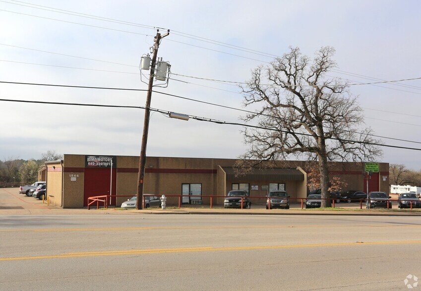 1844 W Division St, Arlington, TX à louer - Photo de l’immeuble – Image 1 sur 4