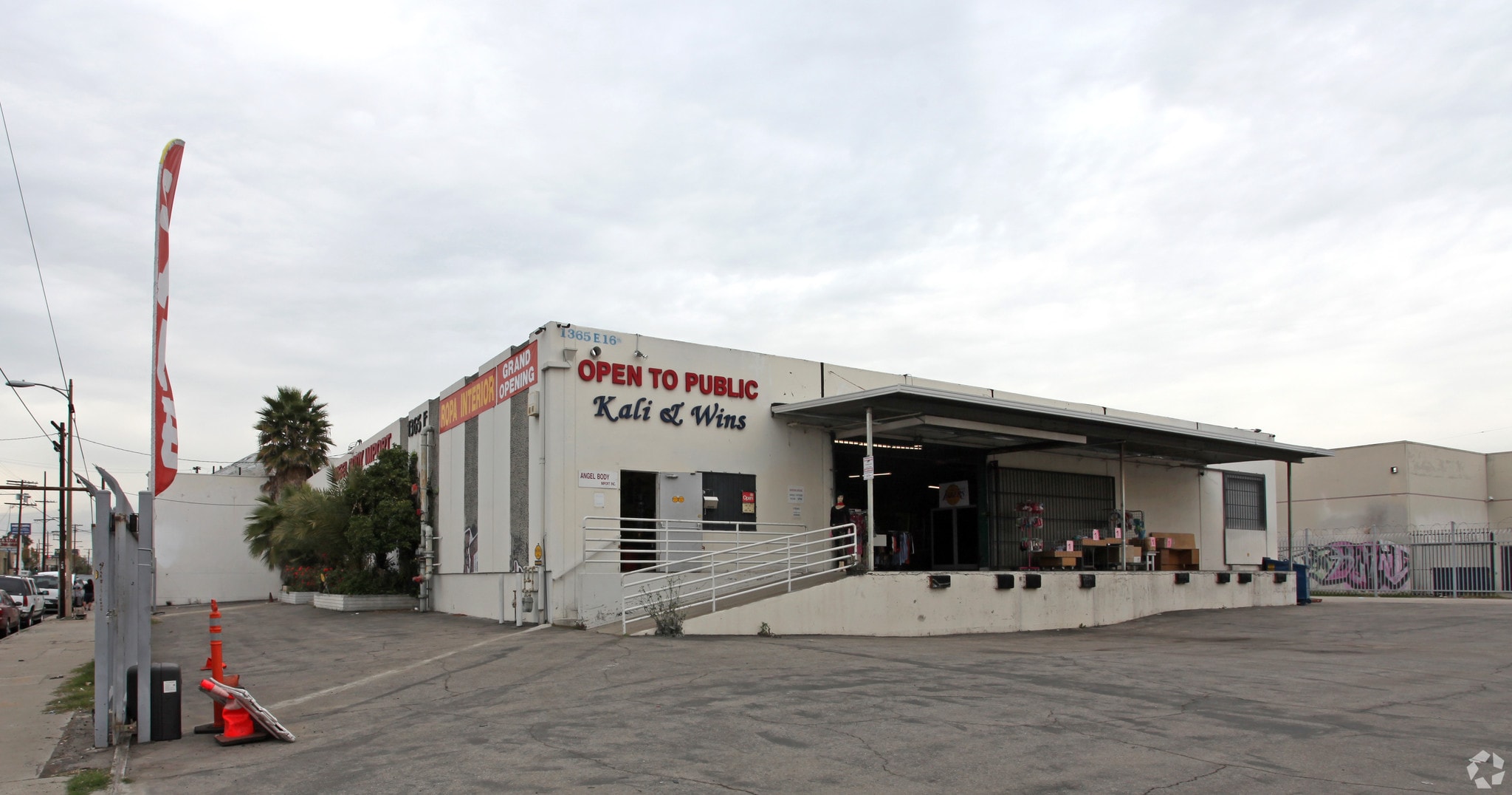 1365-1367 E 16th St, Los Angeles, CA à louer Photo principale– Image 1 sur 5