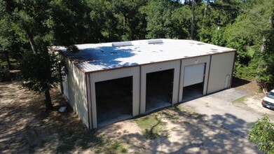 9224 Sharyn Dr, Conroe, TX à louer Photo de l’immeuble– Image 1 sur 9