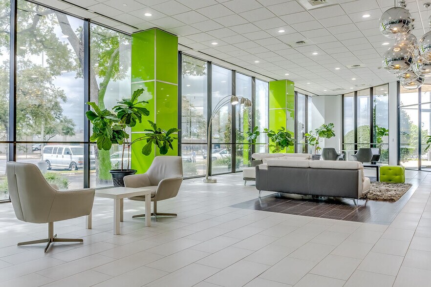 2350 Valley View Ln, Dallas, TX à louer - Photo intérieure – Image 3 sur 92