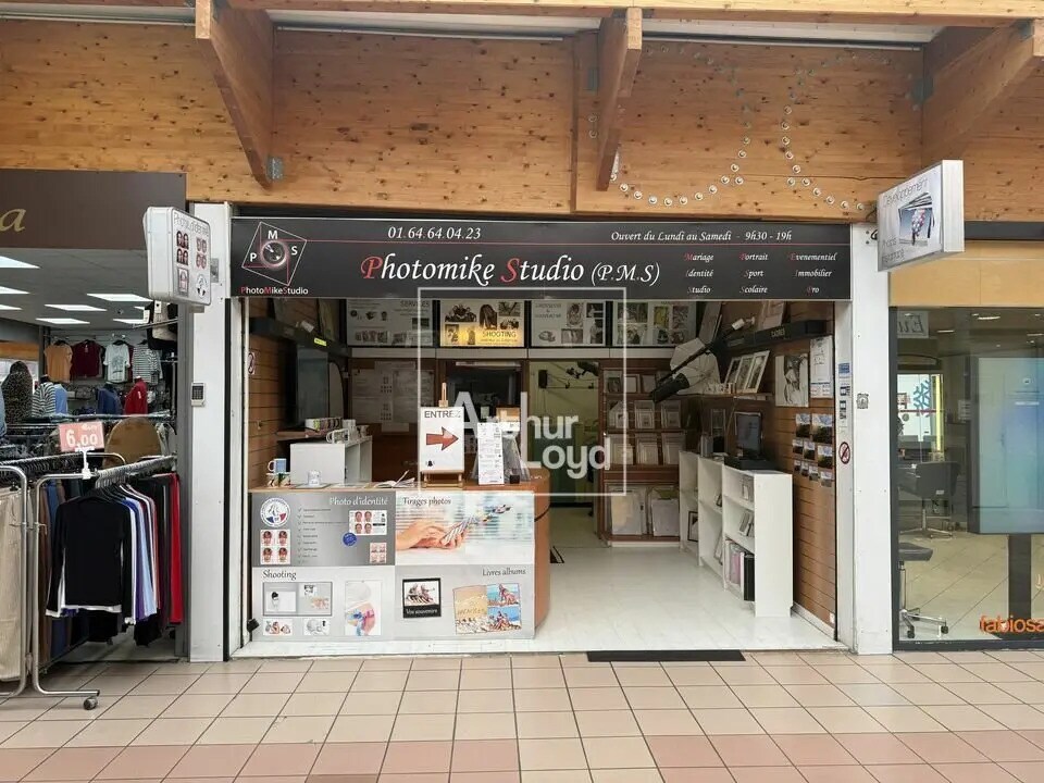 Local commercial dans Rubelles à louer Photo de l’immeuble– Image 1 sur 5