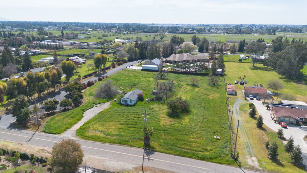 8045 Alluvial ave, Clovis, CA à vendre - Photo de l’immeuble – Image 2 sur 12