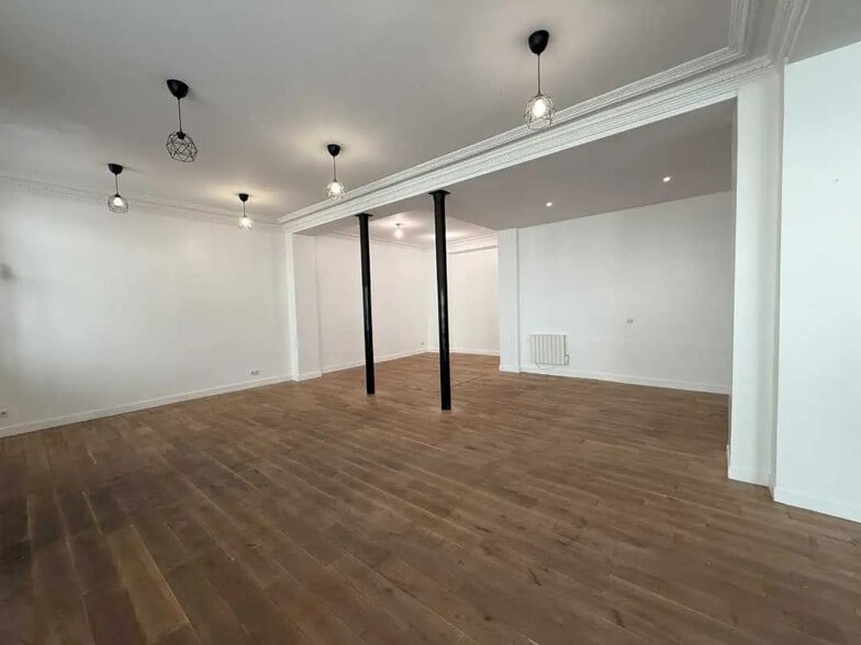 Local d’activités dans Ivry-sur-Seine à louer - Photo de l’immeuble – Image 1 sur 4