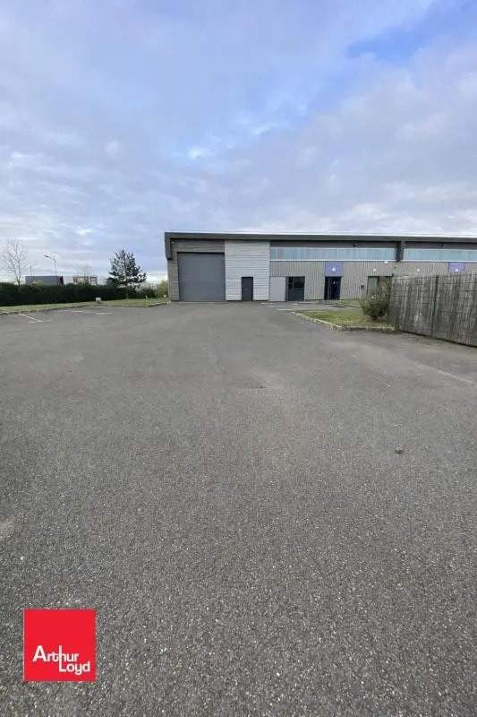 Plus de détails pour Local d'activités à louer