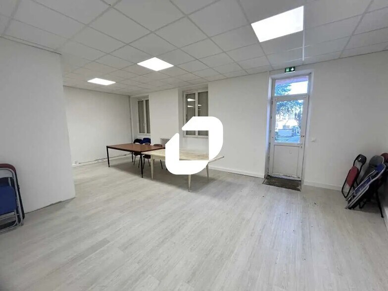 Bureau dans Argenteuil à louer - Photo de l’immeuble – Image 1 sur 9