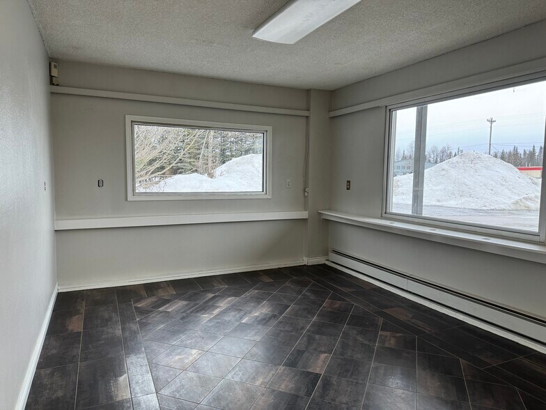 11887 Kenai Spur Hwy, Kenai, AK à louer - Photo de l’immeuble – Image 3 sur 15