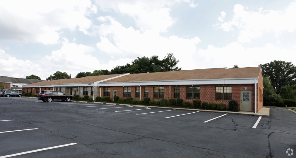 4525 E Honeygrove Rd, Virginia Beach, VA à vendre - Photo principale – Image 1 sur 2