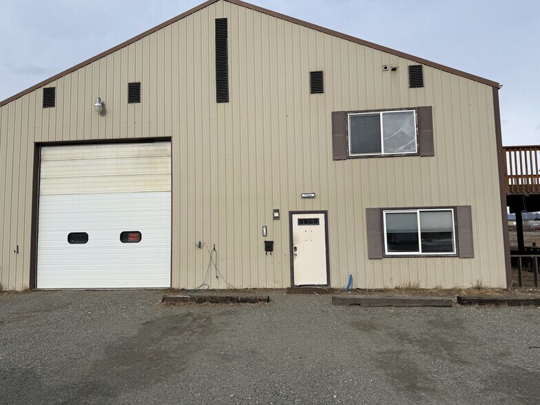 7521 W Buttercup Dr, Wasilla, AK à louer - Photo de l’immeuble – Image 2 sur 8