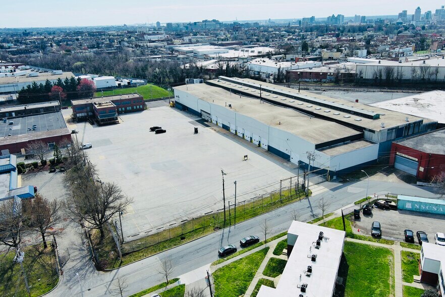 Warehouse & Office on 7.96 Acres portefeuille de 5 biens à vendre sur LoopNet.fr - Photo de l’immeuble – Image 3 sur 10