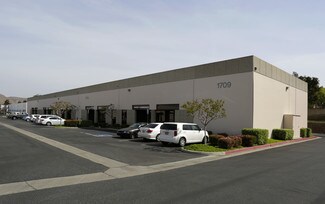Plus de détails pour 1709 Rimpau Ave, Corona, CA - Local d'activités à louer