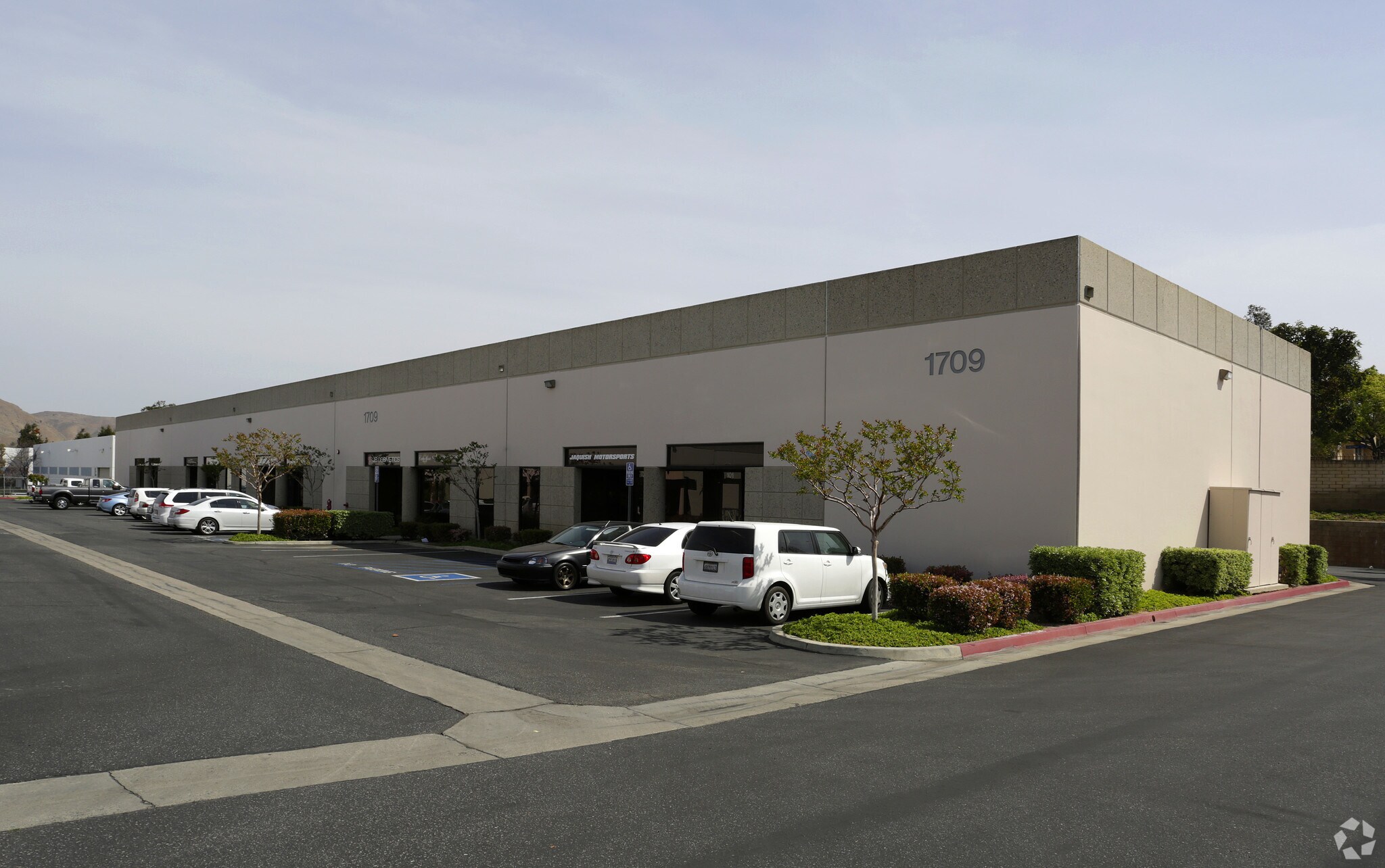 1709 Rimpau Ave, Corona, CA à louer Photo de l’immeuble– Image 1 sur 6