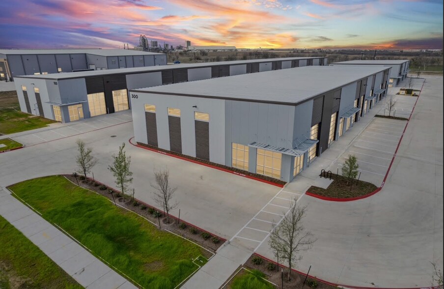 2710 Business Park Dr, Buda, TX à louer - Photo de l’immeuble – Image 2 sur 8