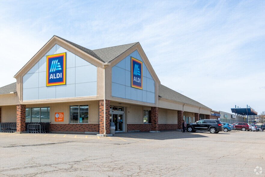 105-115 SW 29th St, Topeka, KS à vendre - Photo principale – Image 1 sur 7
