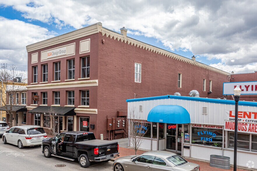 105-107 NW 2nd St, Bentonville, AR à louer - Photo de l’immeuble – Image 3 sur 5