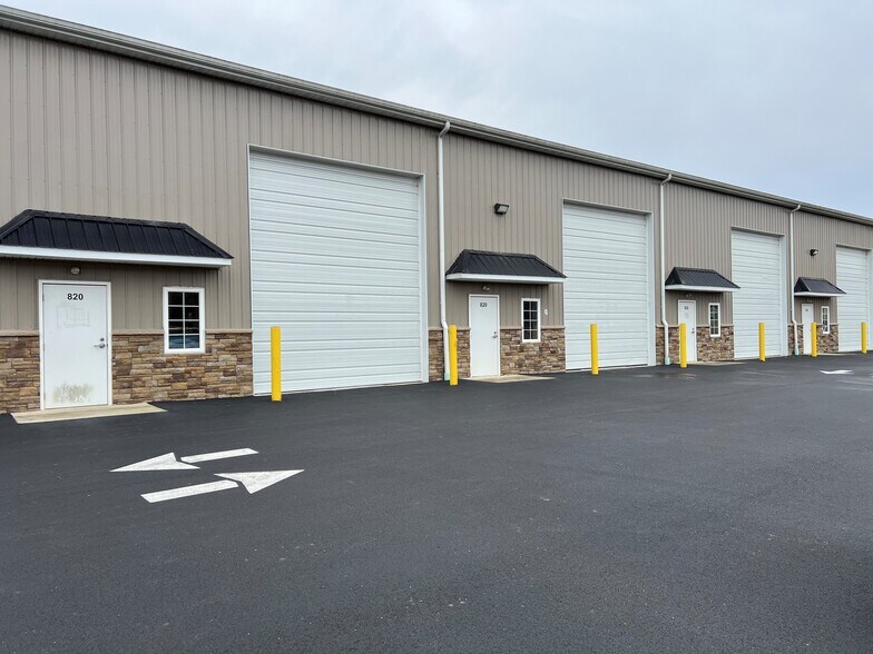 820 Pencader Dr, Newark, DE à louer - Photo de l’immeuble – Image 2 sur 5