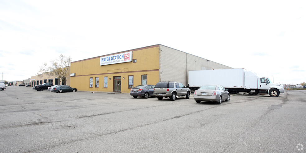 170 Bovaird Dr, Brampton, ON à louer - Photo de l’immeuble – Image 2 sur 3