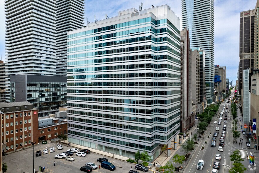 121 Bloor St E, Toronto, ON à louer - Photo principale – Image 1 sur 4