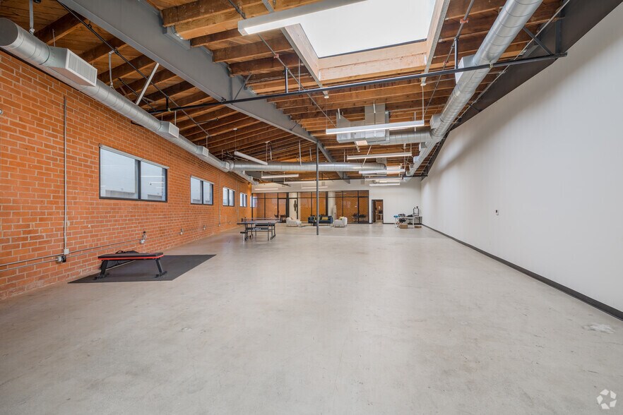 12820 Panama St, Los Angeles, CA à louer - Numérisation 3D Matterport – Image 2 sur 22