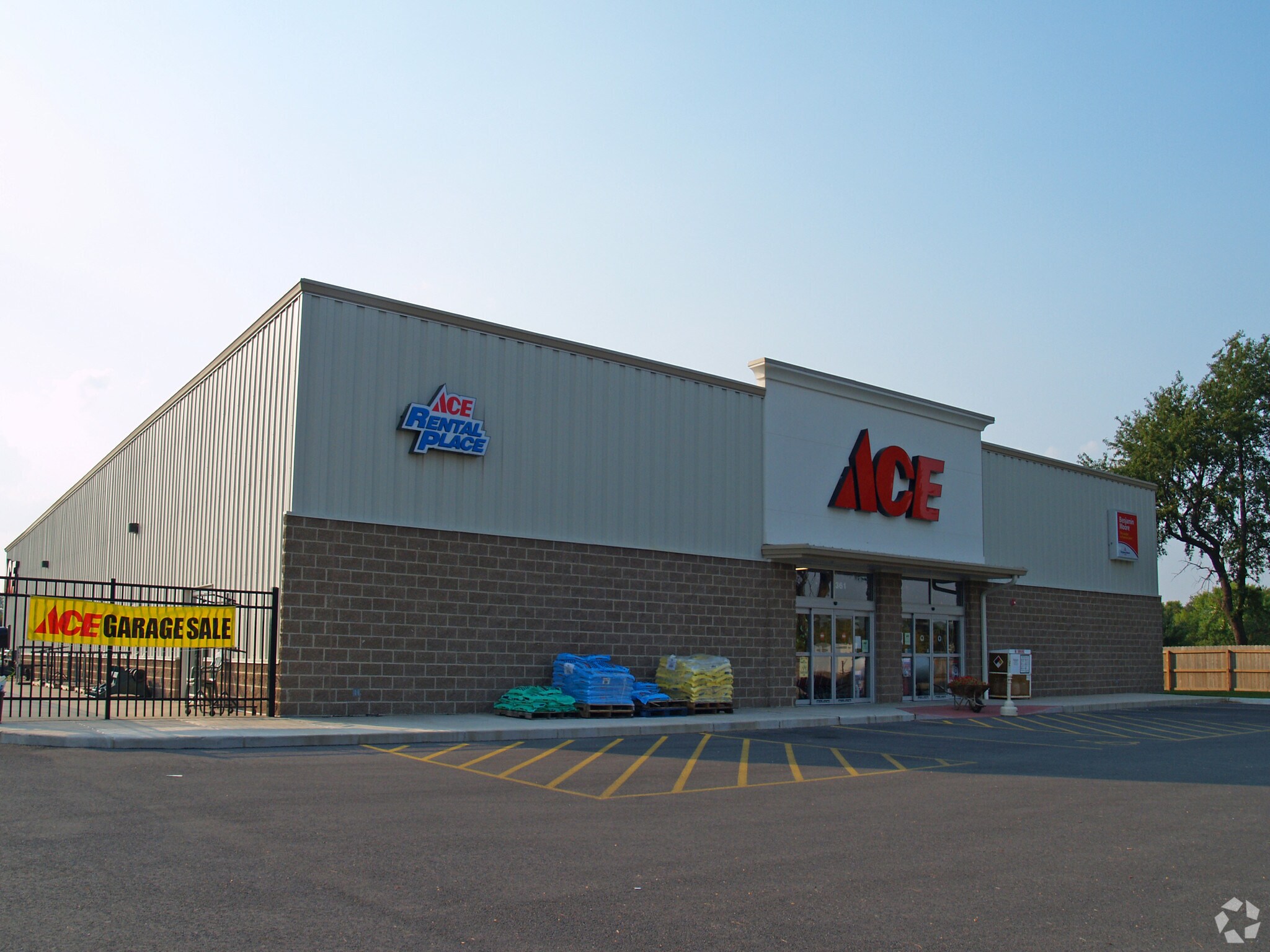 361 Sycamore Rd, Genoa, IL à louer Photo principale– Image 1 sur 3