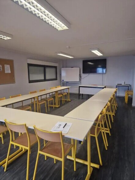 Bureau dans Mondeville à louer - Photo intérieure – Image 2 sur 2