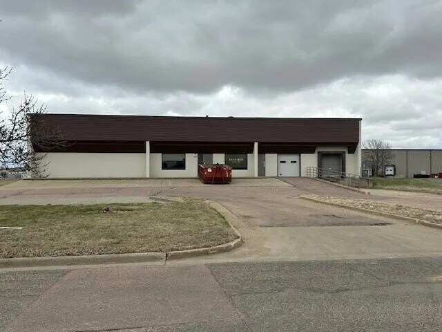900 E 48th St N, Sioux Falls, SD à louer Photo de l’immeuble– Image 1 sur 21
