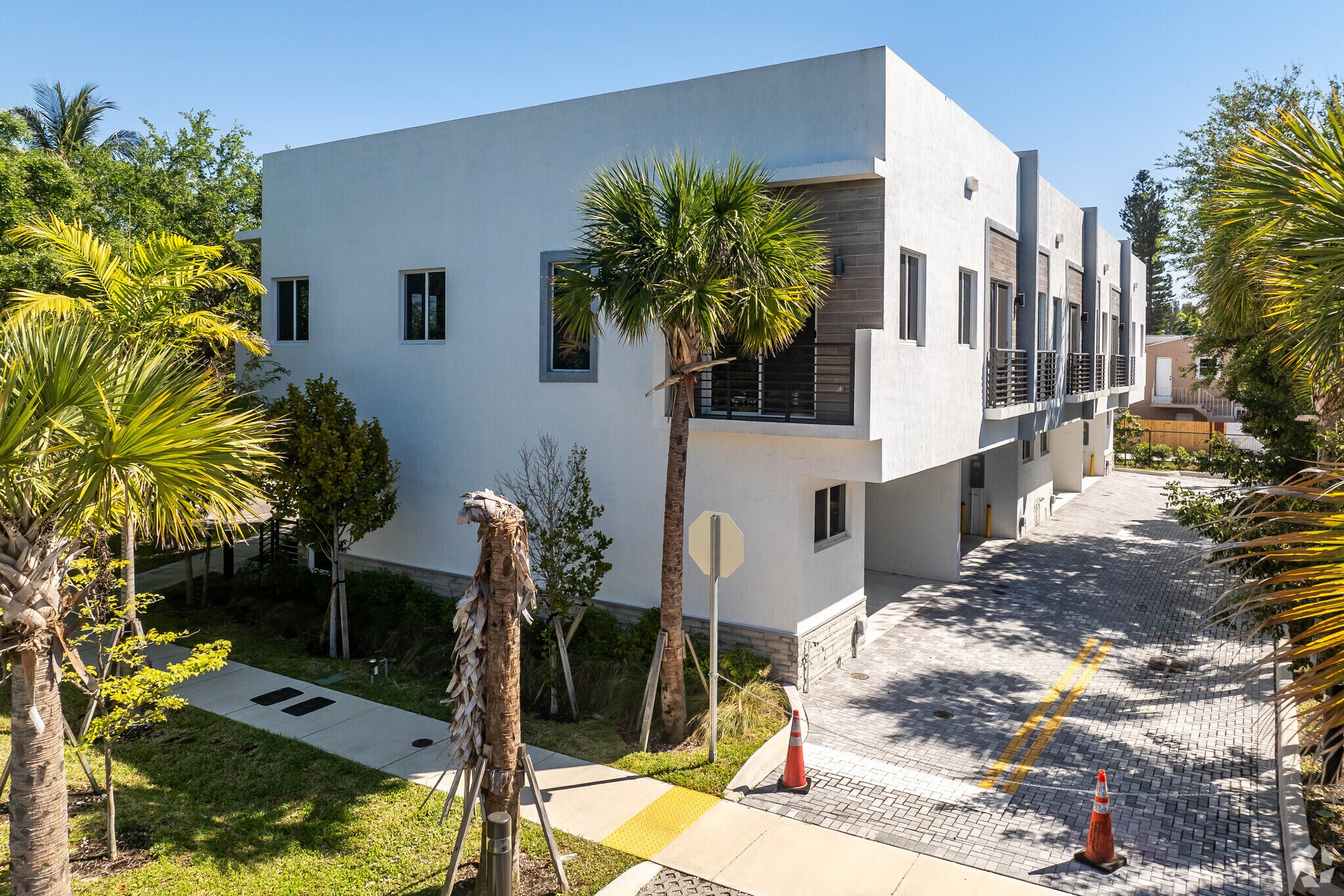 1421 SW 24th Ct, Fort Lauderdale, FL à vendre Photo principale– Image 1 sur 6