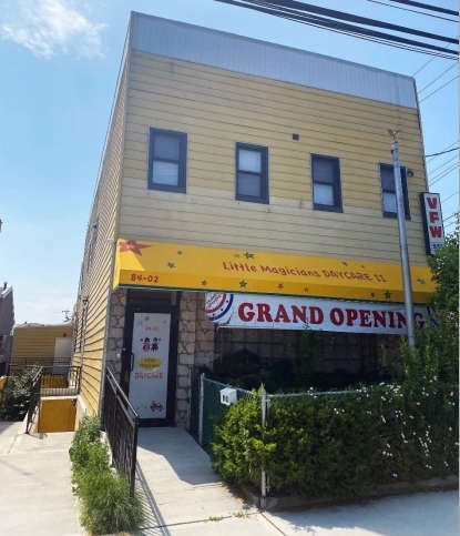 8402 60th Ave, Middle Village, NY à louer Photo principale– Image 1 sur 22