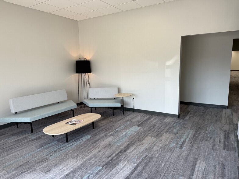 1003 Laurens Rd, Greenville, SC à louer - Photo intérieure – Image 2 sur 10