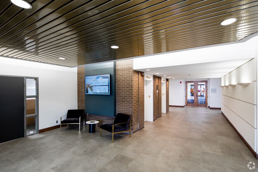 The Office Works® Instant Offices, Feasterville Trevose, PA à louer - Hall d’entrée – Image 2 sur 9