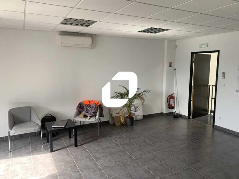 Bureau dans Saint-Priest à louer - Photo de l’immeuble – Image 2 sur 17