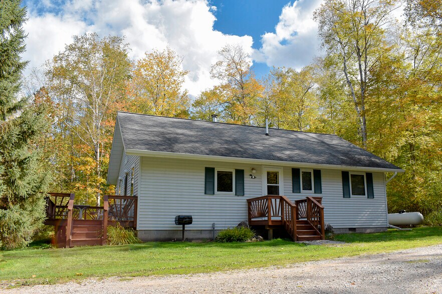W18070 County Rd, Germfask, MI à vendre - Photo principale – Image 1 sur 12