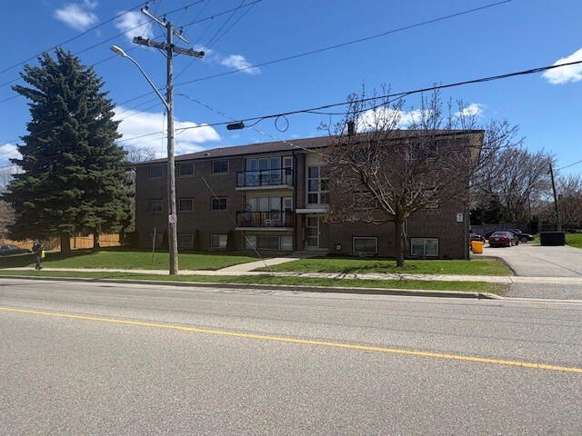 300 Athol St, Whitby, ON à vendre - Photo de l’immeuble – Image 3 sur 5