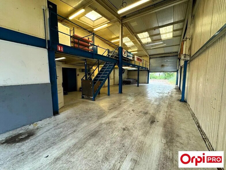 Local d’activités dans Sainte-Geneviève-des-Bois à louer - Photo de l’immeuble – Image 2 sur 7