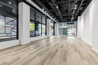 151 Bloor St W, Toronto, ON à louer Photo intérieure– Image 2 sur 4