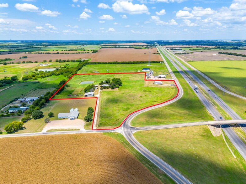 8309 County Road 106, Grandview, TX à vendre - Photo de l’immeuble – Image 1 sur 10