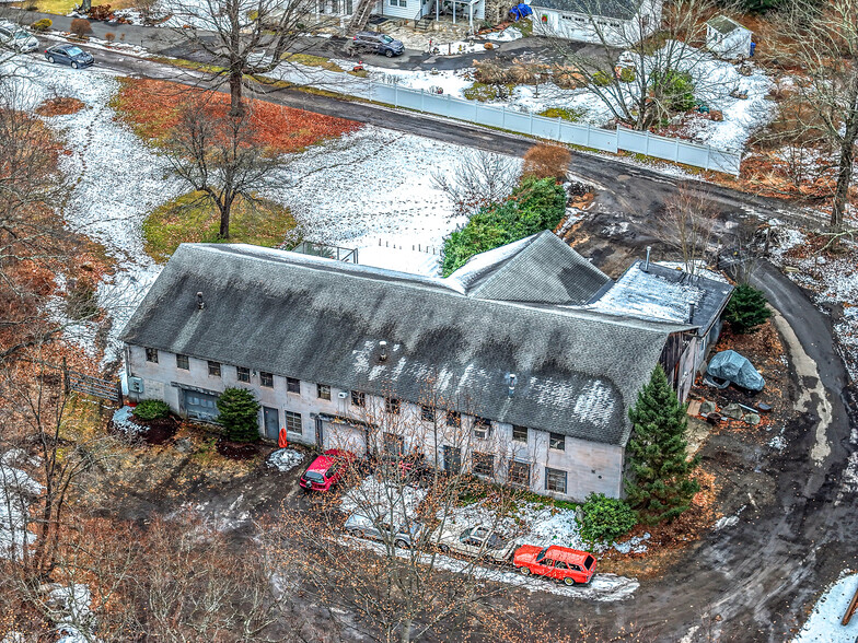 536 Scott Rd, Waterbury, CT à vendre - Photo de l’immeuble – Image 2 sur 12