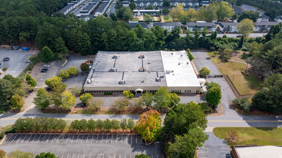 1300 Cobb Industrial Dr, Marietta, GA à louer - Photo de l’immeuble – Image 1 sur 9