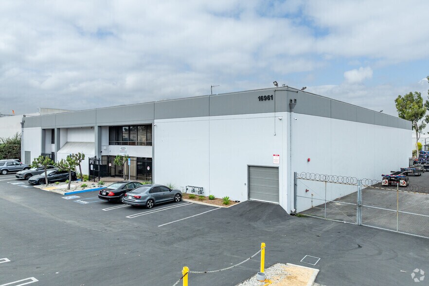 16961 S Central Ave, Carson, CA à louer - Photo de l’immeuble – Image 3 sur 12