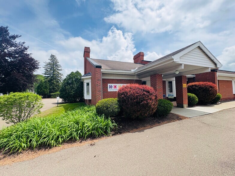 304 Hoffman St, Elmira, NY à vendre - Photo de l’immeuble – Image 2 sur 23