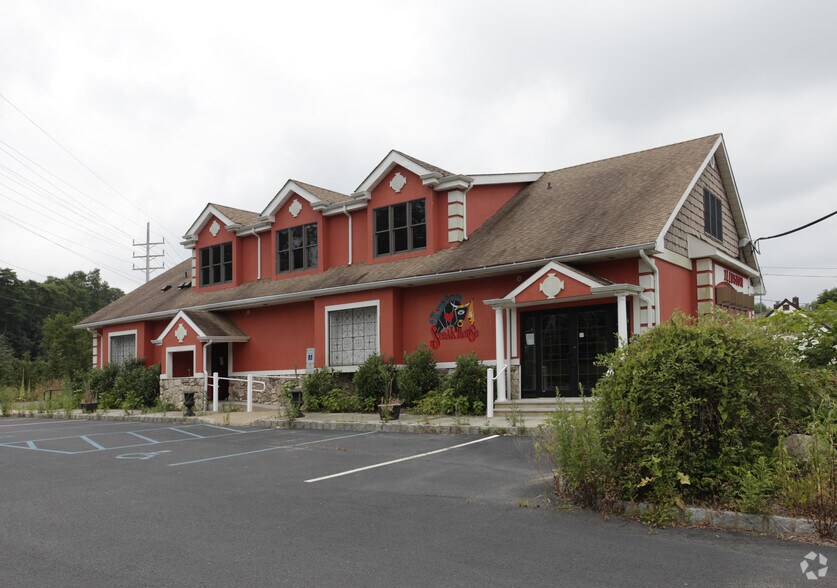 47 Tennent Rd, Morganville, NJ à vendre - Photo principale – Image 1 sur 31