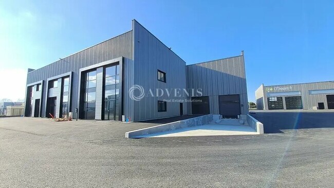 Plus de détails pour Local d’activités à vendre