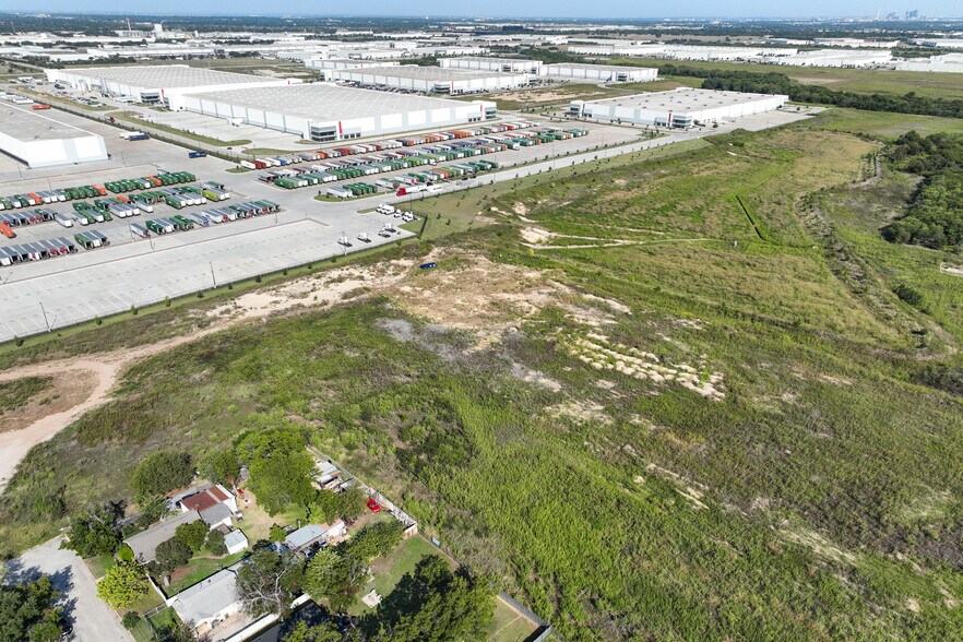 7500-7601 Oak Grove Rd, Fort Worth, TX à louer - Photo de la construction – Image 2 sur 2