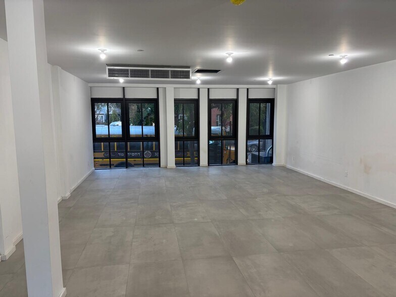 5012 20th Ave, Brooklyn, NY à louer - Photo de l’immeuble – Image 2 sur 15