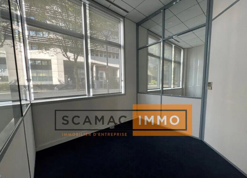 Local commercial dans Saint-Denis à louer - Photo de l’immeuble – Image 3 sur 4