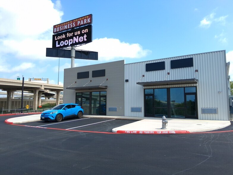 7001 W. I-10, San Antonio, TX à louer - Photo de l’immeuble – Image 2 sur 17