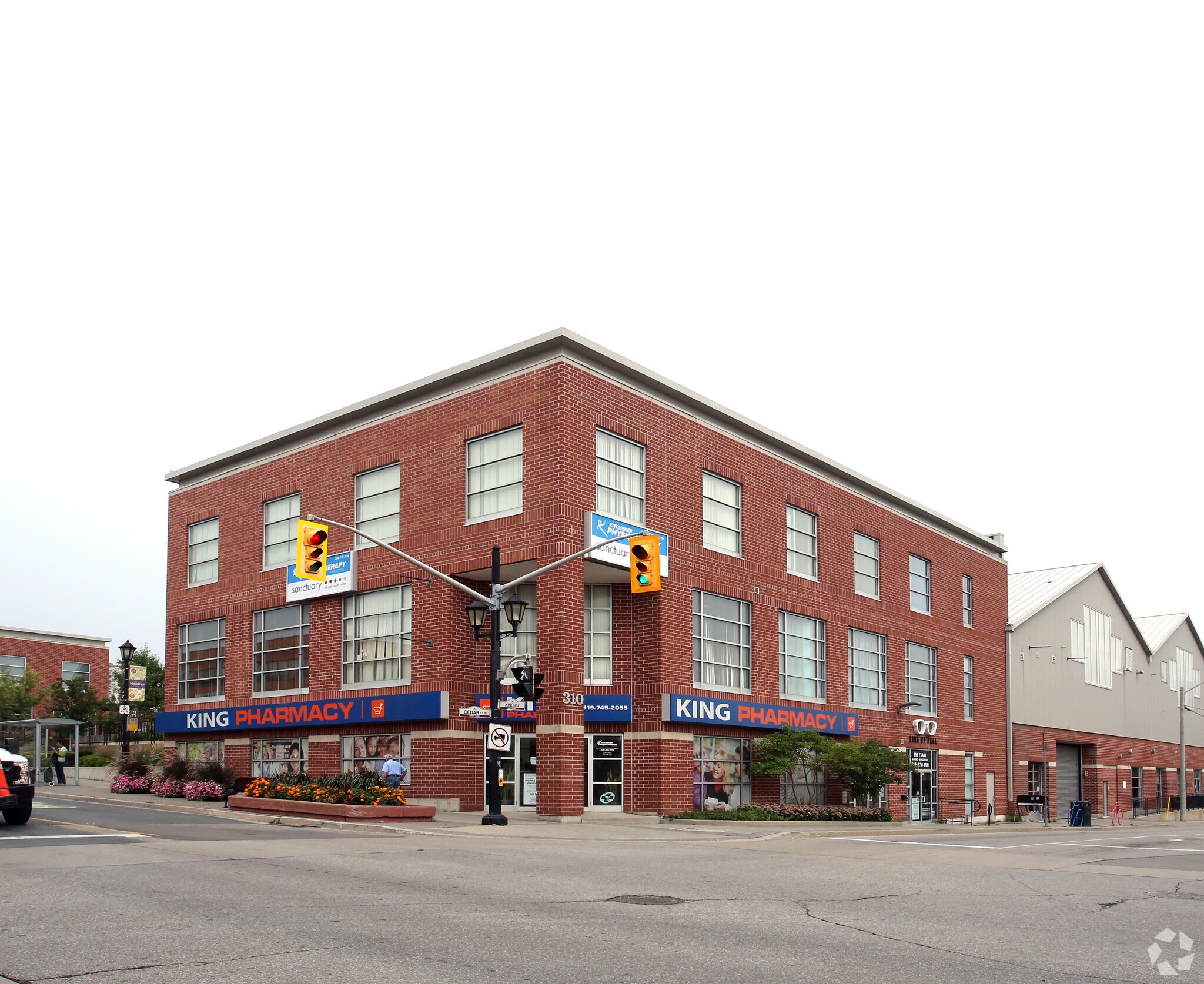 310 King St E, Kitchener, ON à louer Photo principale– Image 1 sur 4