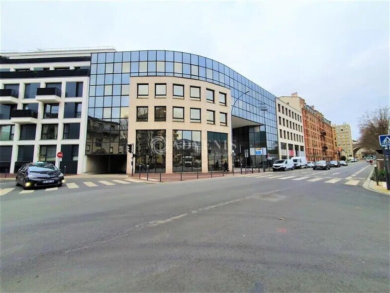 Bureau dans Issy-les-Moulineaux à vendre - Photo de l’immeuble – Image 1 sur 11