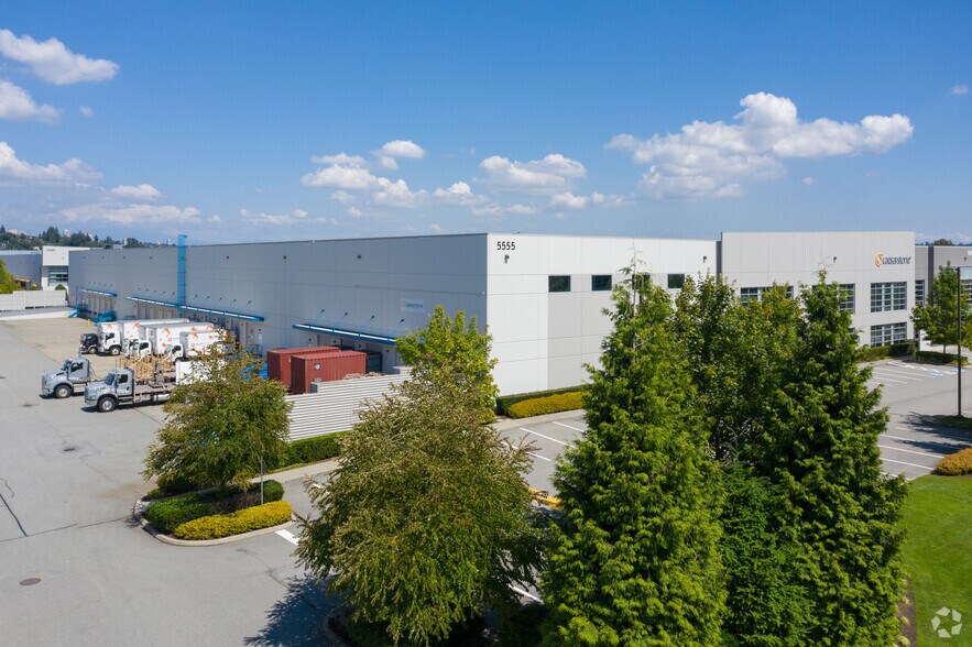 5555 Trapp Ave, Burnaby, BC à louer - Photo de l’immeuble – Image 3 sur 4