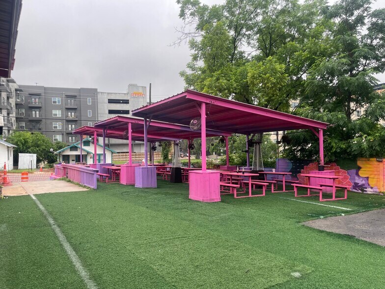 511 E Grayson St, San Antonio, TX à louer - Photo de l’immeuble – Image 3 sur 5